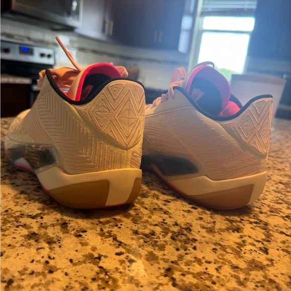 JORDAN 38 LOW - Picture 3 of 7